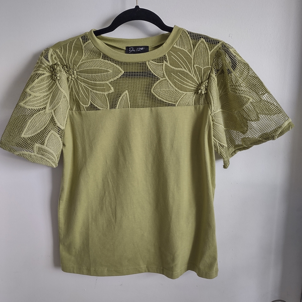 Green Puff Sleeve Graphic Blouse